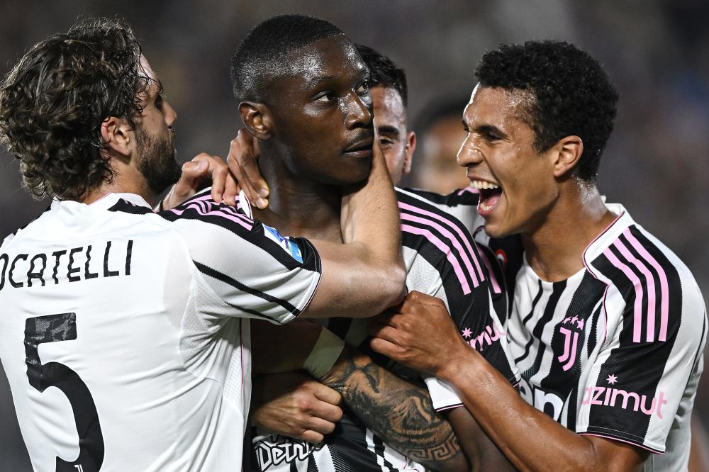 英冠战报：哈里斯、普瓦赫塔建功，牛津联2-1伊普斯维奇